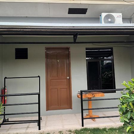 Grae'S Apartelle Moalboal Exteriör bild