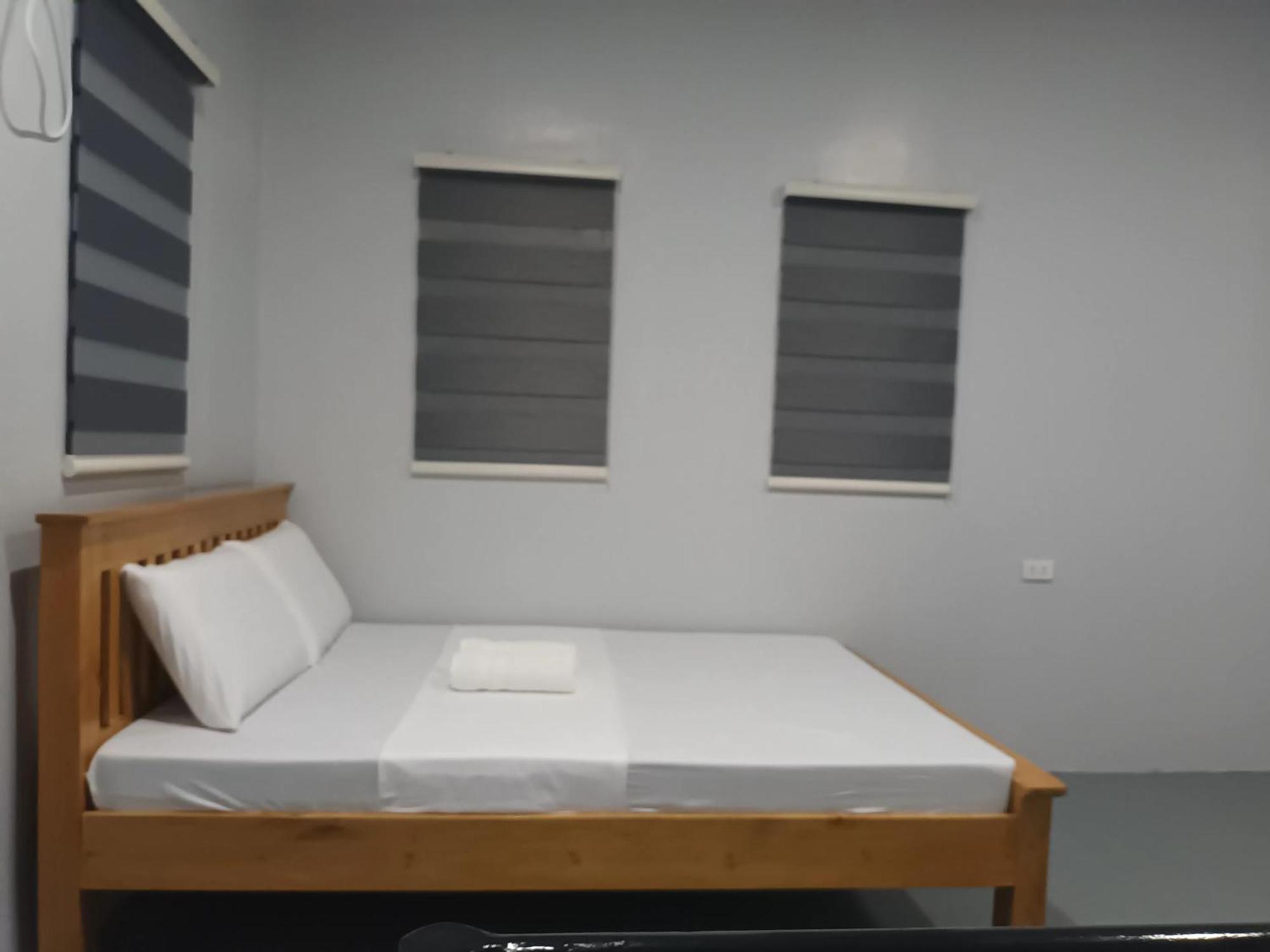 Grae'S Apartelle Moalboal Exteriör bild